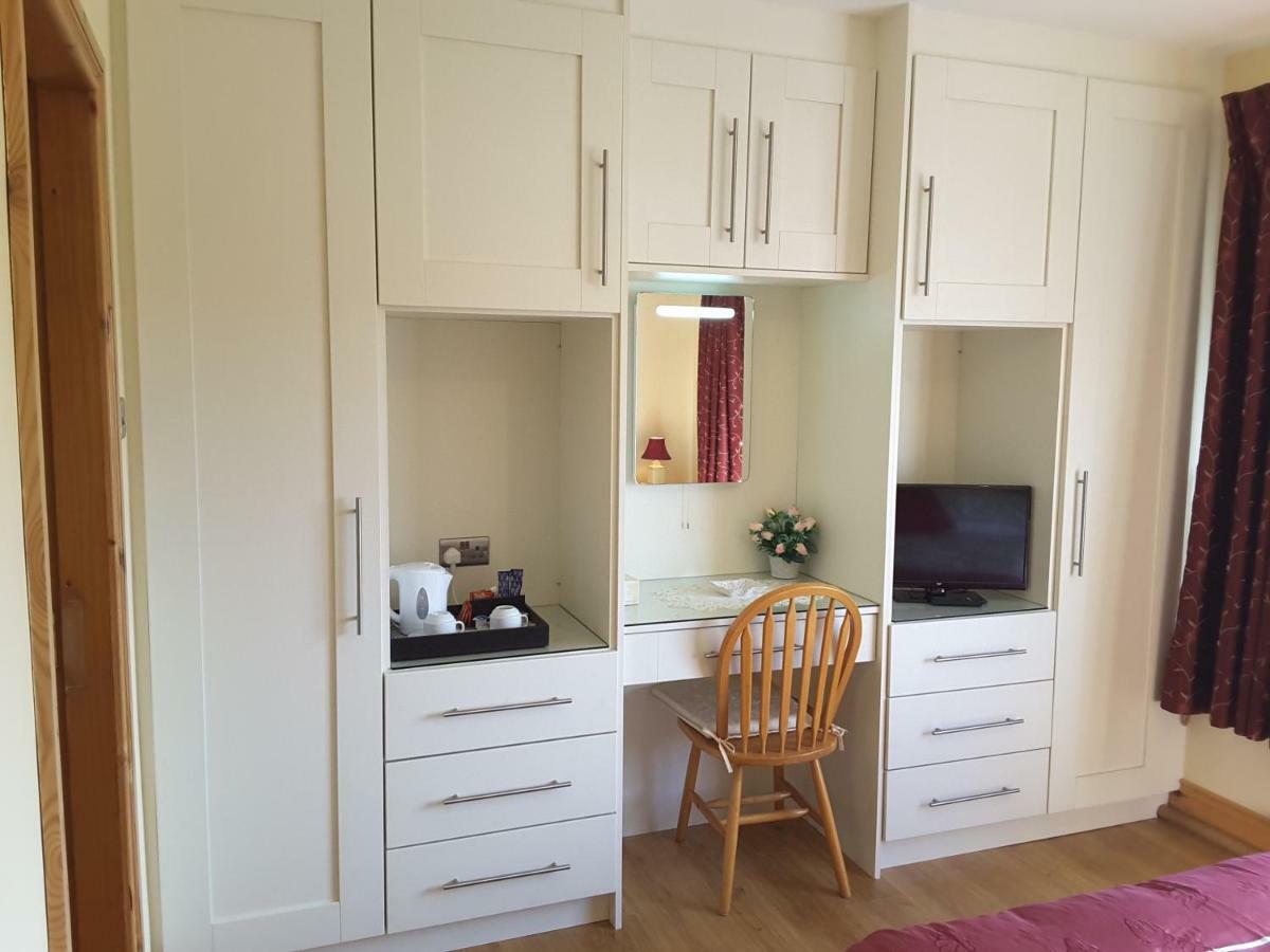 The Three Arches 3* Louisburgh